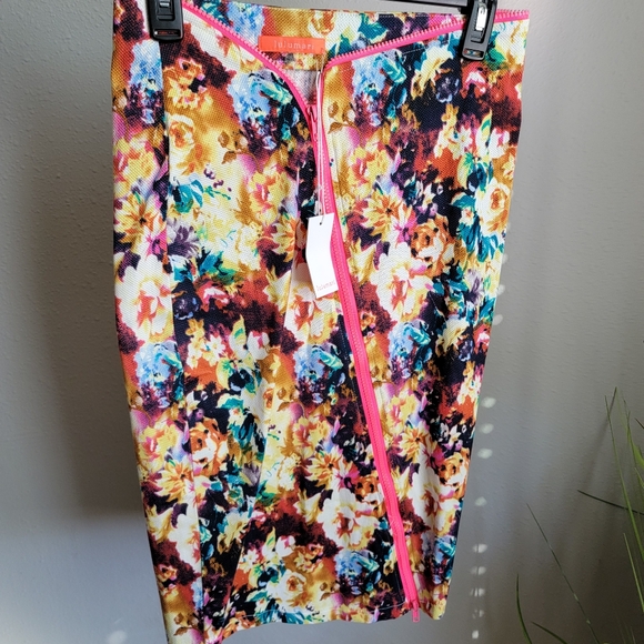 Floral Pencil skirt - Picture 3 of 5